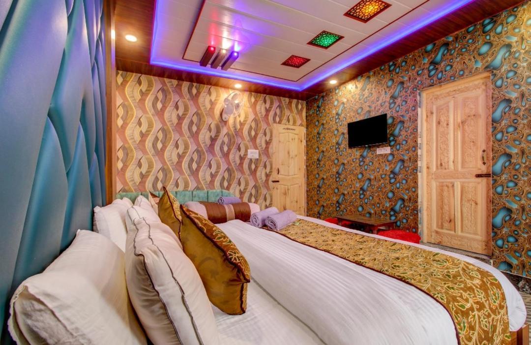 Hotel Royal Hameed Srīnagar Kamer foto